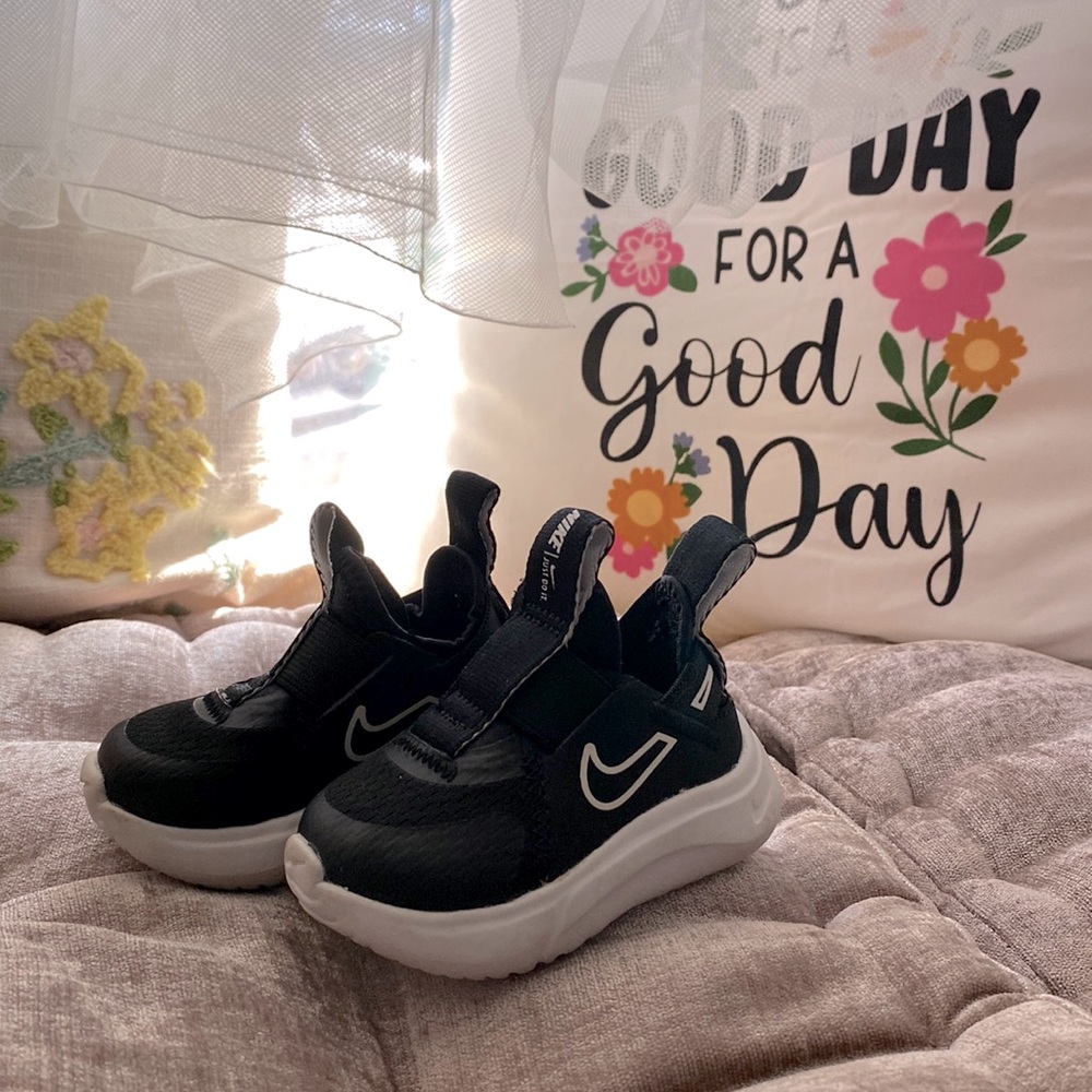 Nike slip-on Flex Runner 2 size 2 infant